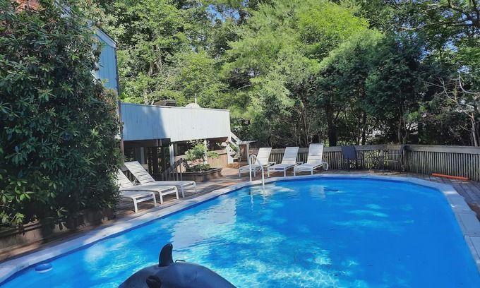 Southampton House | Southampton Serenity Walk to beach. Kayaks on lake Park-like grounds Pool Tennis