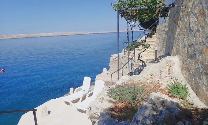Tribanj Apartment | Apartment for 2-3 persons directly on the beach