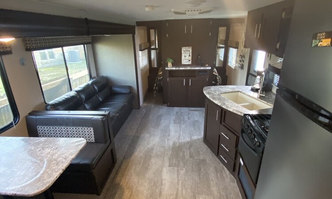 Skidmore Resort | Private RV with free parking