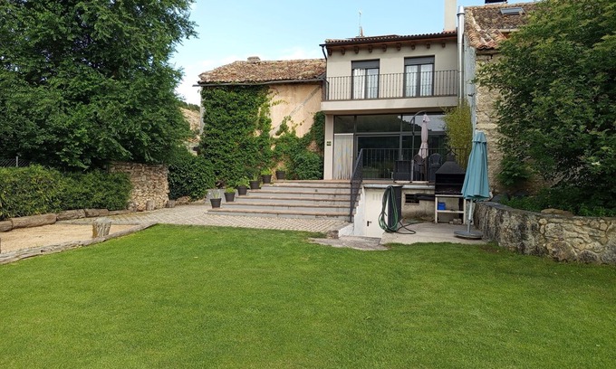 Pradena Cottage | House the three walnuts