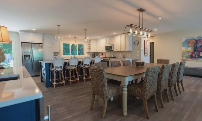 Macatawa House | Beach View Cottage - On the Lake