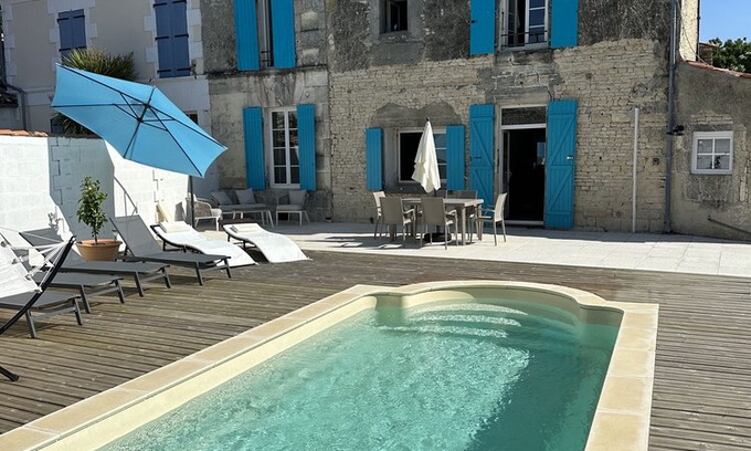 Haimps House | Stunning ‘Maison de Maitre’ with Private Pool, Near Cognac. Sleeps 10