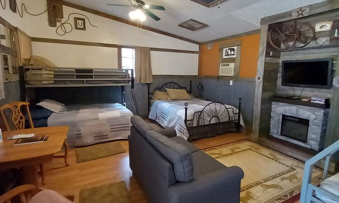 Canton Cottage | Old Western Bunkhouse Sleeps 9 "Trail's End Corral"