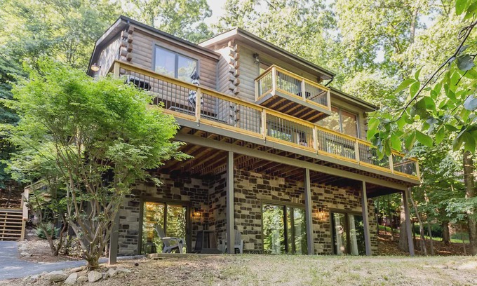 Massanutten House | Stunning and Expansive 15 bedrooms Situated Close to Ski Slopes