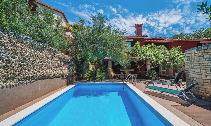 Krnica Apartment | Holiday apartment with pool and air conditioning