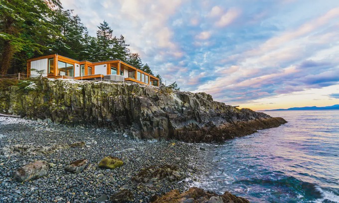 Beachcomber House | UNIQUE RESIDENTIAL OCEANFRONT PROPERTY ON VANCOUVER ISLAND