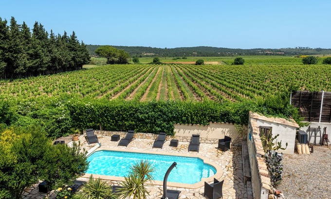 Fabrezan House | Character gite with swimming pool, surrounded by vineyards, 30 min drive from the Mediterranean