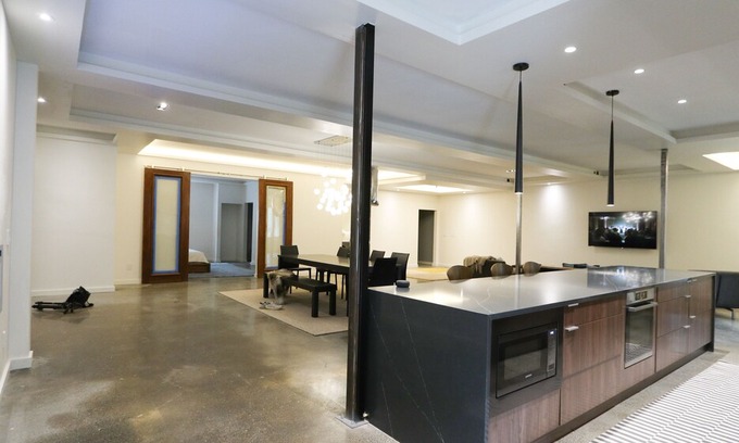 Kirkland House | Modern Sophisticated Lounge Style