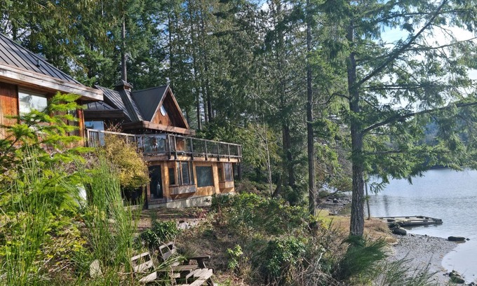 Salt Spring Island House | Charming waterfront Salt Spring Island B&B