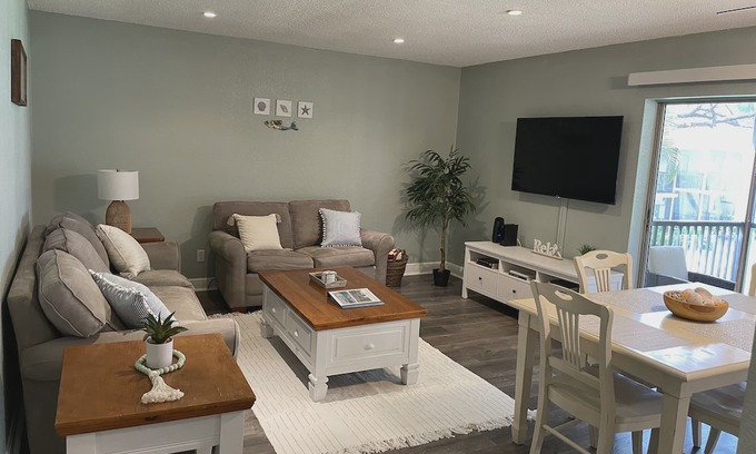 Anona Condo | Cute, spacious 2 BR 2 Full BA condo minutes from the beaches