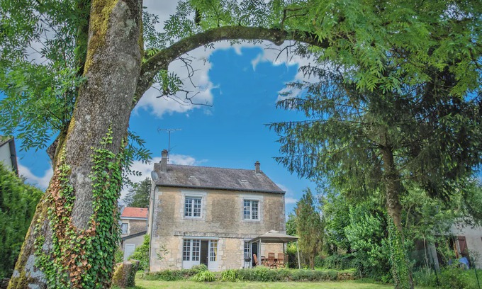 Guignicourt-sur-Vence House | Authentic house with view in French Ardennes