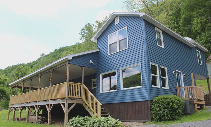 Bellepoint House | Stillwater on the New- Riverfront, New River Gorge - 5BR/2BA, Wi-Fi, Huge Porch