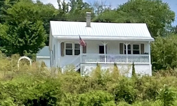 Fries House | River View Place /beautiful view