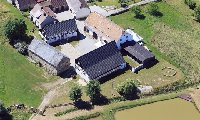Crostwitz Apartment | Cozy accommodation in the Vierseithof in an idyllic, rural location
