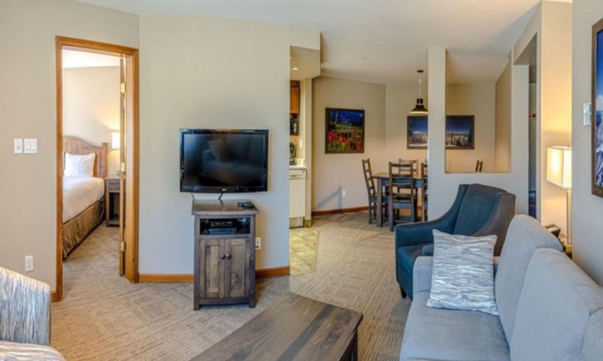 Sun Peaks Hotel | Cahilty Lodge