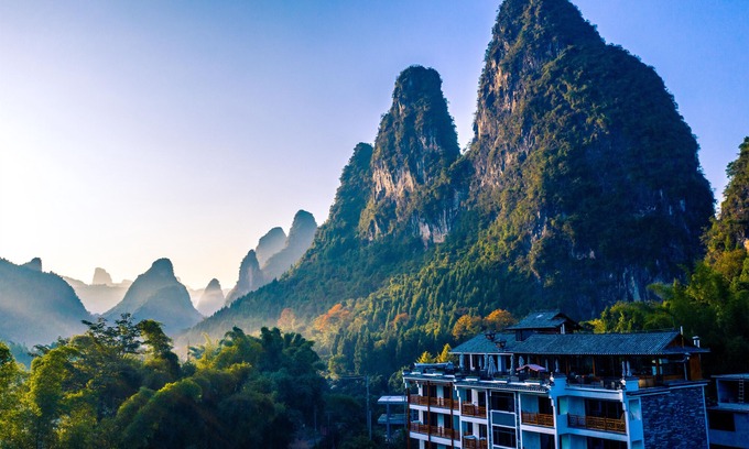 Yangshuo Hotel | Yangshuo Picturesque Resort - Free Yangshuo Train Station Pick Up and Drop Off -close to Xingping