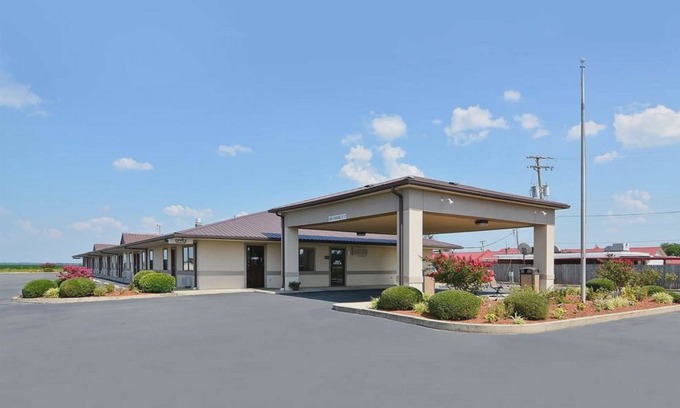 McGehee Hotel | Super 8 by Wyndham McGehee