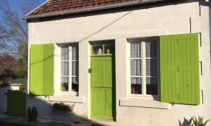 Precy House | Cozy Holiday Home in Precy in a Charming Area