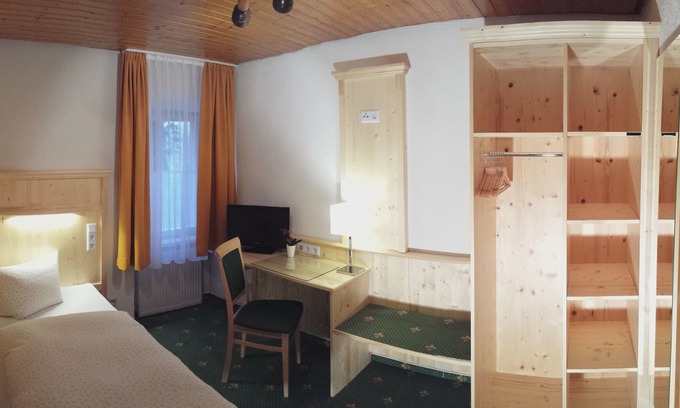 Oberderdingen House | Gasthaus Zur Ölmühle