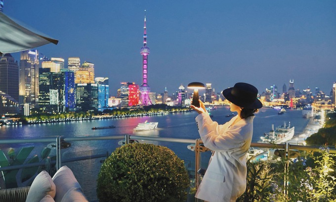 The North Bund Hotel | Banyantree Shanghai On the Bund - Tales rooftop bar boasts a jaw-dropping panoramic vista