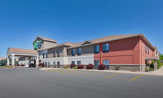 Three Rivers Hotel | Holiday Inn Express and Suites Three Rivers by IHG