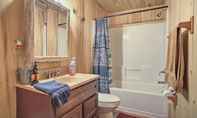 New Concord House | Kentucky Cabin with 2 Fishing Ponds and Trail Access