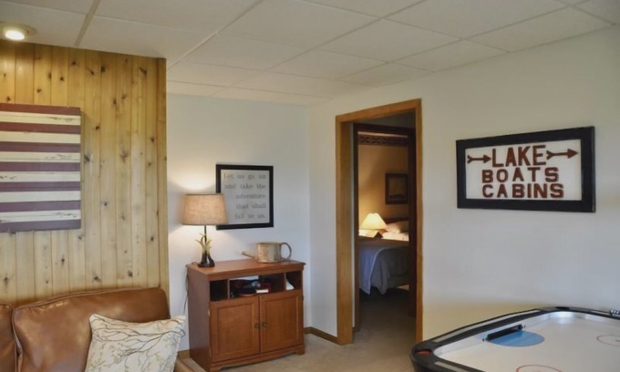 Timberline House | Lost Branch on the Lake