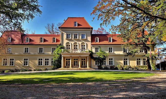 Dobczyce Hotel | Dwór Sieraków