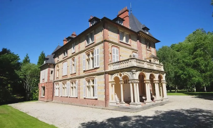 Putot-en-Auge Hotel | Château de la Bribourdière