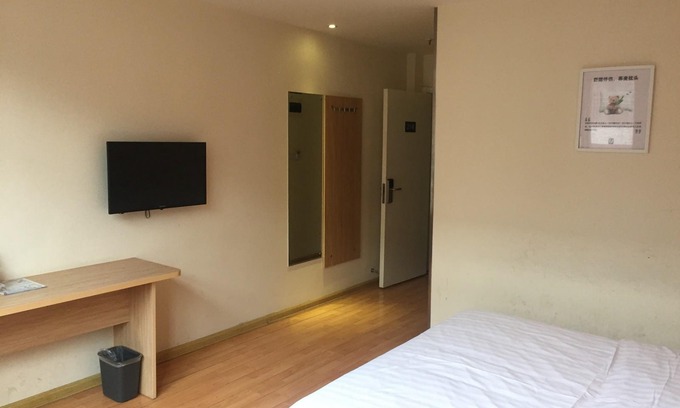 Yuanhui District Hotel | 7 Days Inn (Luohe Forest Park Heshangjie Guzhen Store)