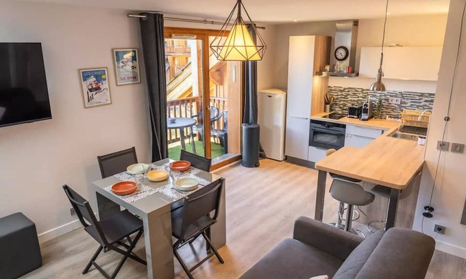 Les Orres Apartment | Les Chalets De Bois Méan - D - 3 Rooms for 6 People