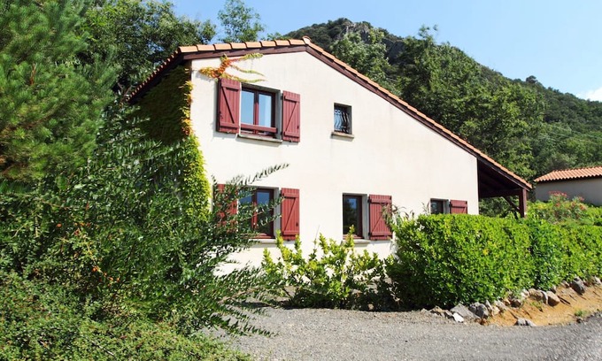 Quillan House | Detached holiday home with terrace in Quillan