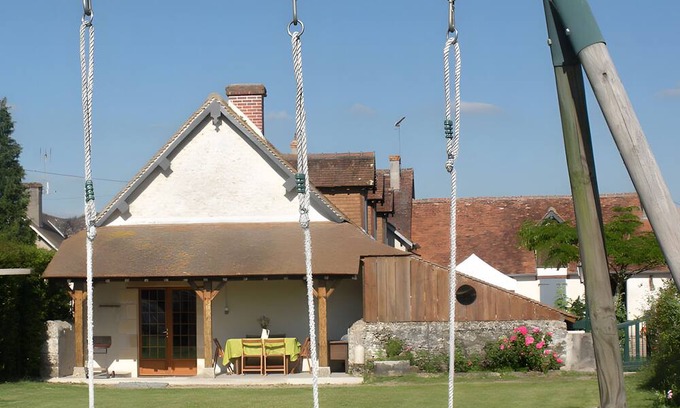 Fresnes House | Holiday Home 'Gîte Des Aulneaux' with Private Terrace, Private Garden and Wi-Fi