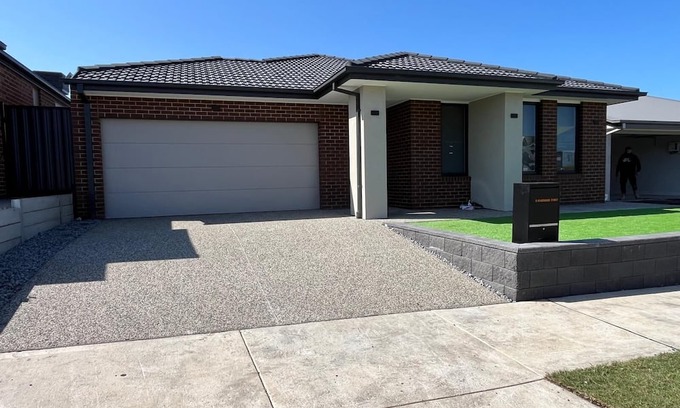 Kalkallo House | Perfect Family Home w Garage Near Parks & Donnybrook
