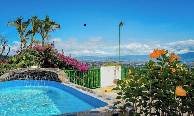 San Isidro Bed & Breakfast | 22 bed hotel with pool just 20 minutes from Airport
