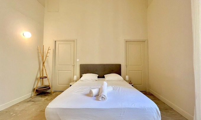 Nimes City Centre Apartment | Hôtel Boudon 4, Luxury 1BR in Écusson