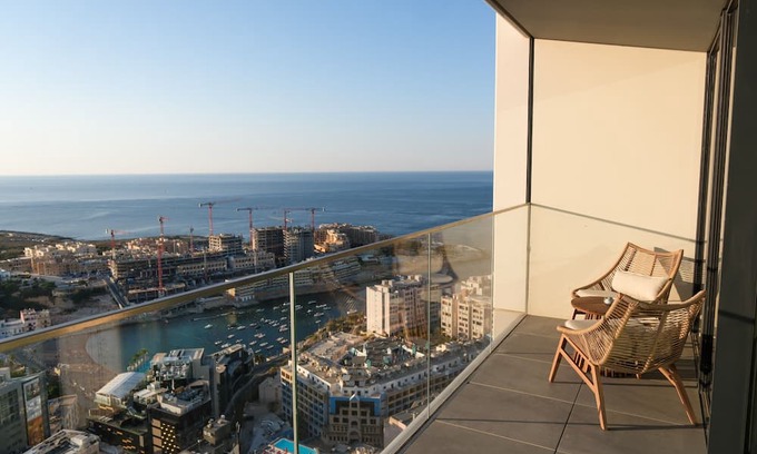 Bouvet Island Apartment | Luxury Mercury Towers 27F Skyline Rooftop & Indoor Pool Parking
