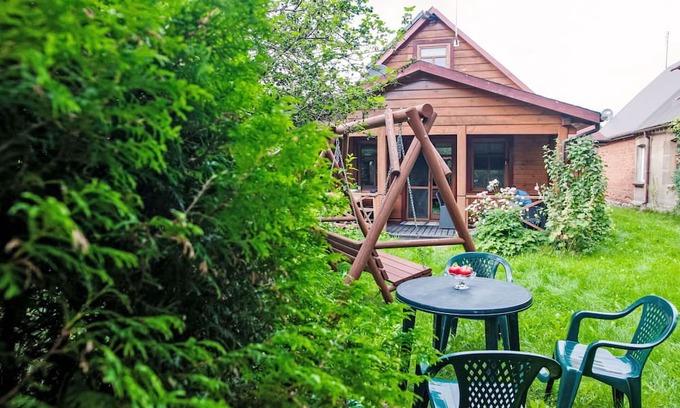 Bialowieza House | Cosy apartment in villa for 5 guests with TV, terrace and pets allowed