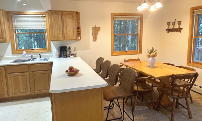 Franklin House | Charming & Family-Friendly Lakefront home on Lake Carmi