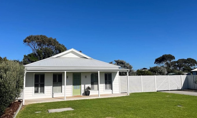 Waterhouse House | The Salty Olive - WiFi, Pet Friendly Outside