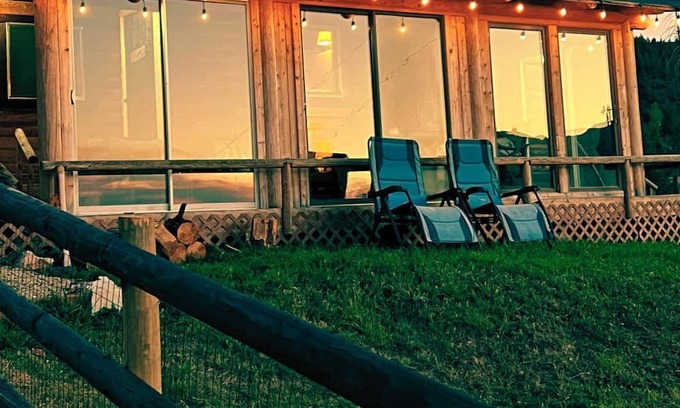 Conner Cabin | Amazing Log Cabin with Stunning Views in Conner, Montana