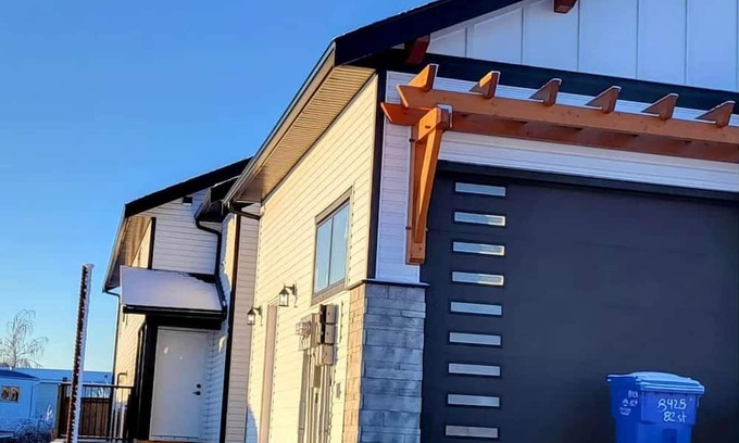 Fort St. John House | Modern Basement Suite with Full Kitchen and Private Entrance