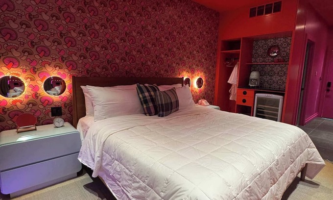 Cherokee Triangle Hotel | Hotel Hilo - Room 204