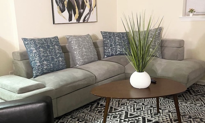 Rockville Apartment | Peace in the City - 1 Bdrm Rockville Apt