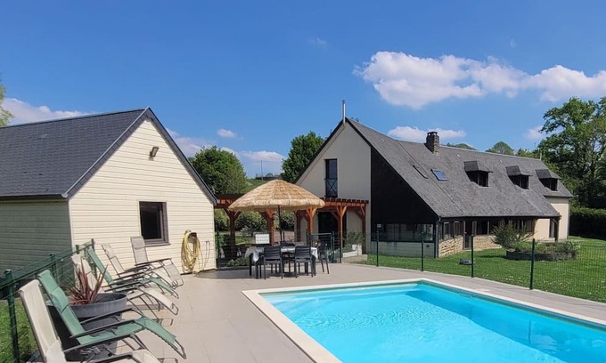 Isigny-le-Buat Cottage | Large house with private pool and pets allowed near Mont St-Michel