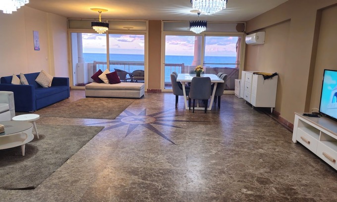 Bab Sharqi Apartment | Midpoint sea view - families only