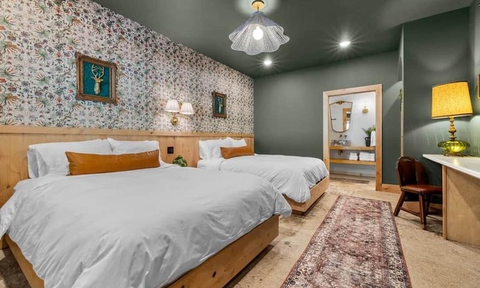 Jasper Hotel | The Woodland Room