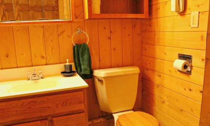 Toivola House | SR/SL Two Lakefront Homes w/Sauna, Decks, Sleeps 16 – Perfect for Families