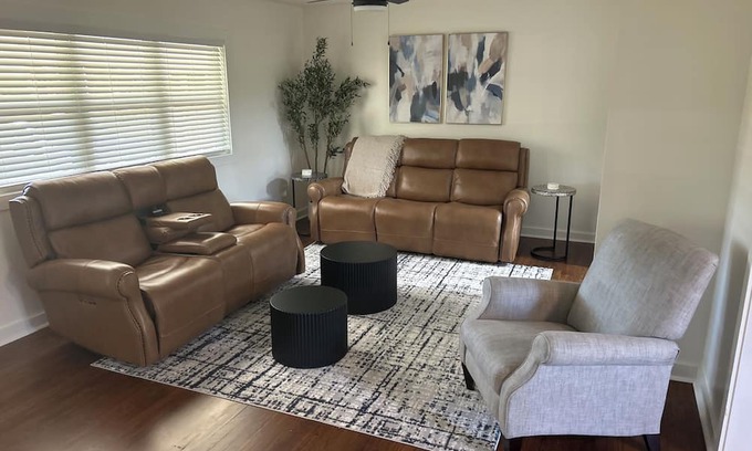 Brandon House | Welcome to South of Town in Brandon, MS — a cozy 3BR, 2BA fully furnished home.