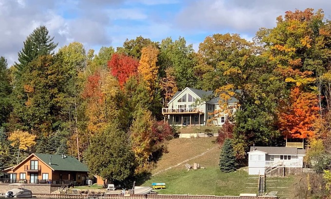 Lupton House | The Eagles Lookout on Sage Lake